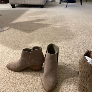 Woman’s Shoes /Boots